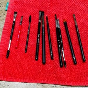 Variety of well named eye brushes gently used and well cared for!
